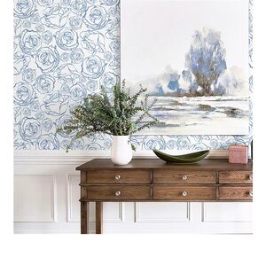 Elegant Blue and White Safiyya Wallpaper